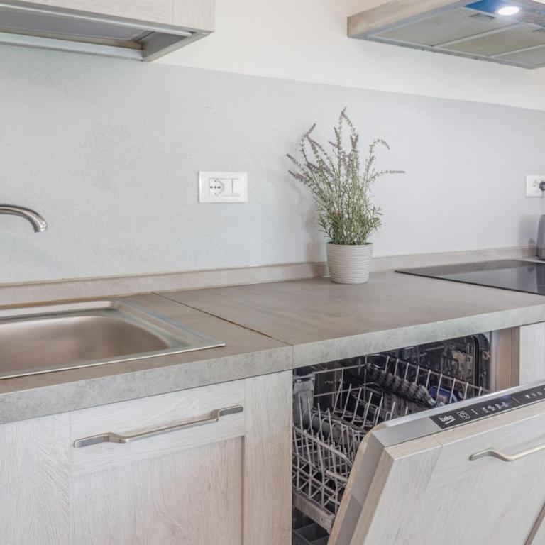 Bellaria Palace - In the hearth of Motor Valley by MoVeBNB - Three-Bedroom Apartment - 8