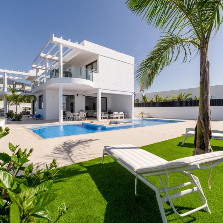 Luxury Villa Andrea - Seaviews - Panoramic Seaviews - Heated Private Pool - Villa - 43