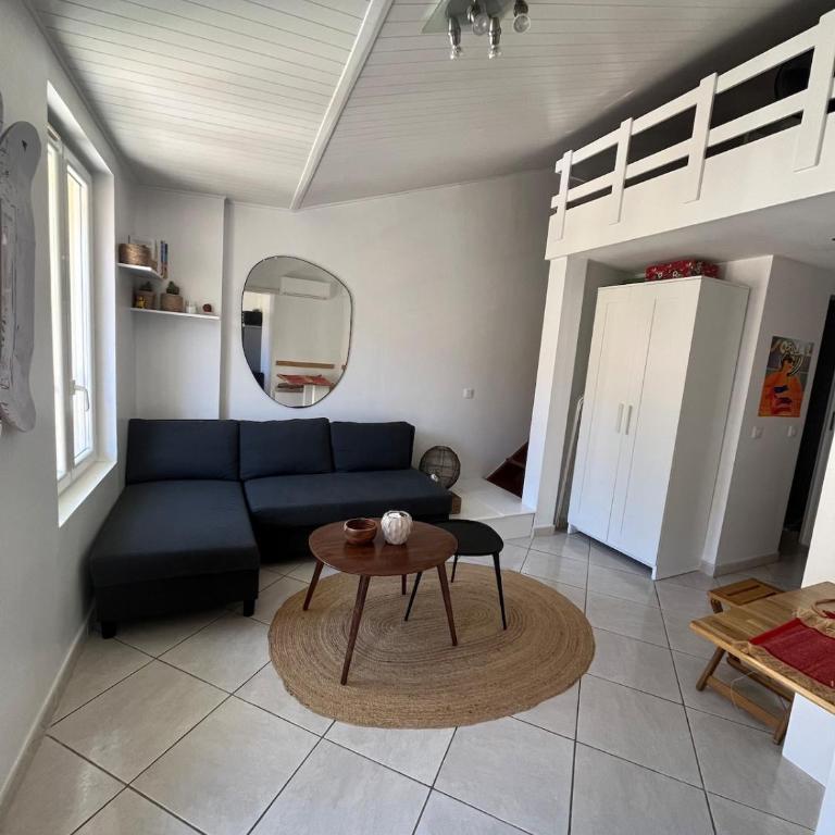 Bright Duplex with Balcony - 3 min to Beach & Center - Appartement 1 Chambre - 3
