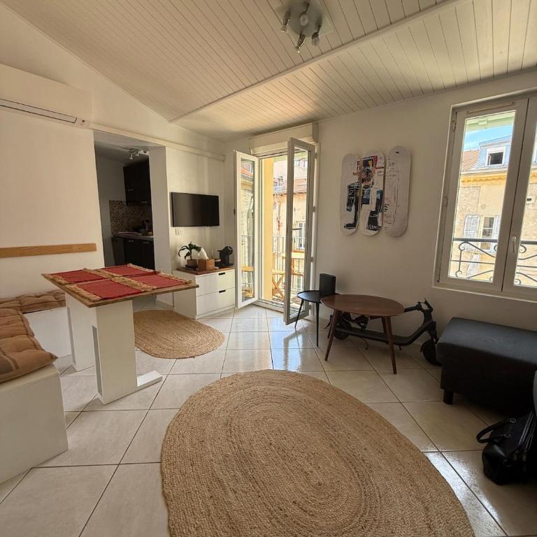 Bright Duplex with Balcony - 3 min to Beach & Center - Appartement 1 Chambre - 6
