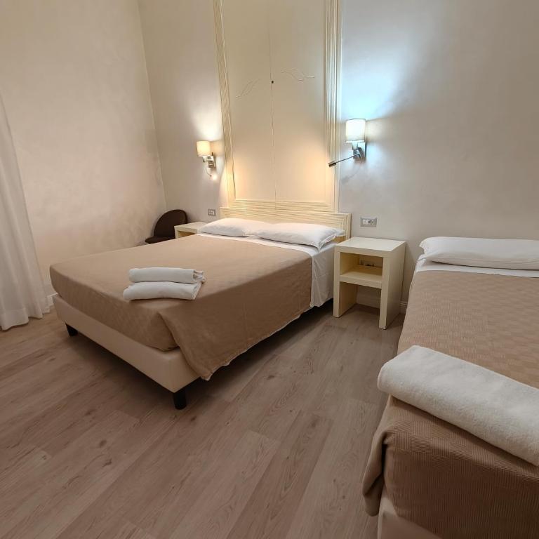 Hotel PRINCIPE AMEDEO - Chambre Triple Économique - 12