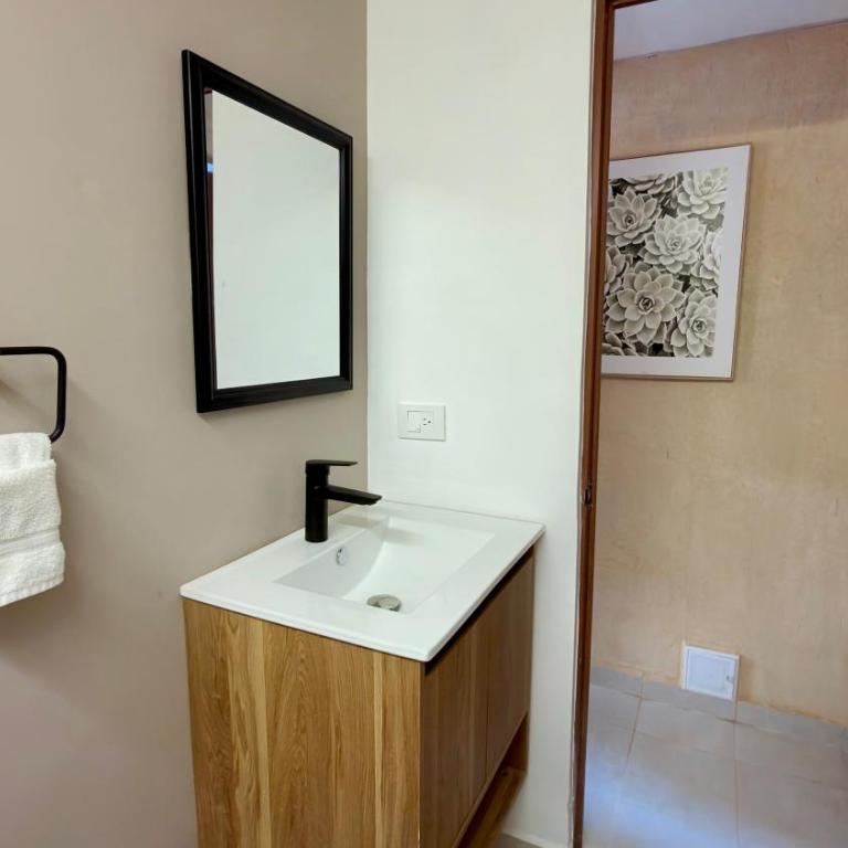Luum Guest House Manila - Habitación Doble Deluxe con bañera - 6