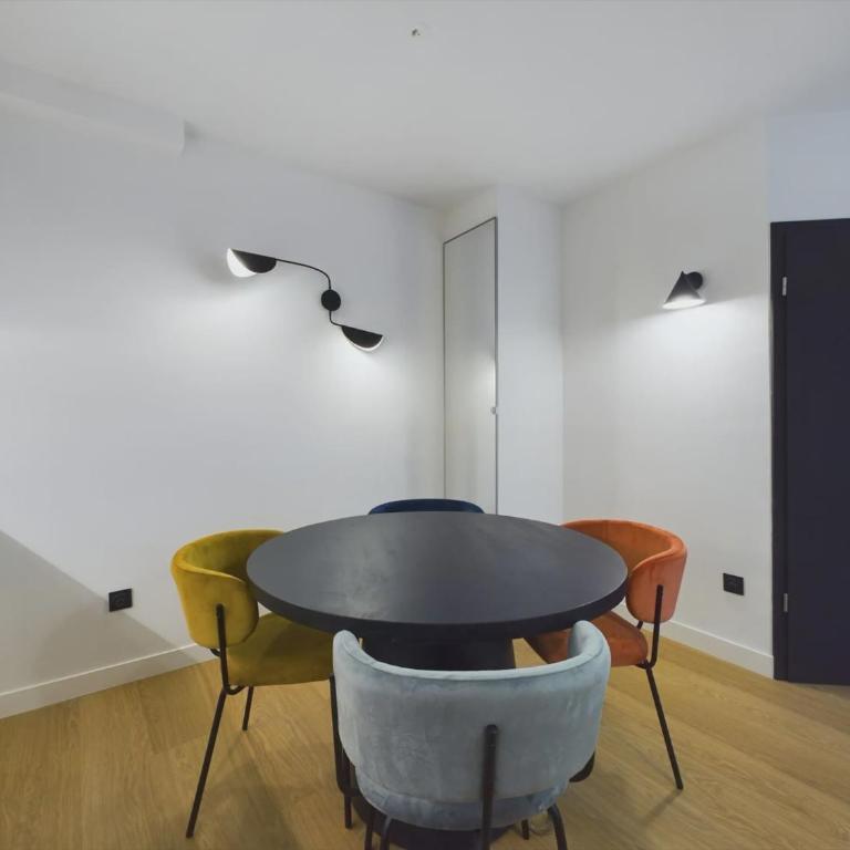 Charmant 2 pièces très calme aux pieds de la Cathédrale - Appartement 1 Chambre - 17