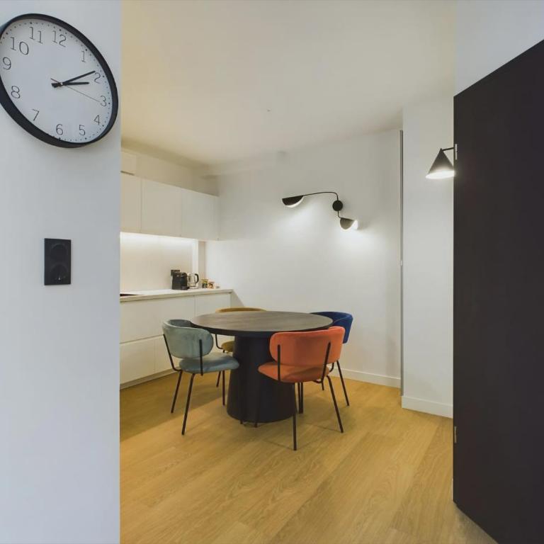 Charmant 2 pièces très calme aux pieds de la Cathédrale - Appartement 1 Chambre - 21