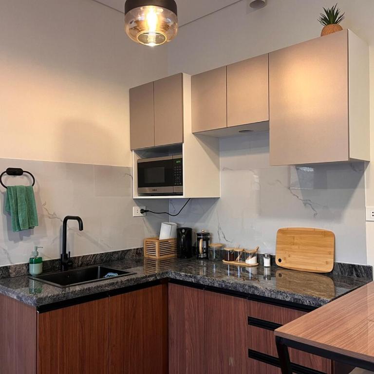 Luxury Apartment - City Views, Gym, Work & Mall - One-Bedroom Apartment - 3