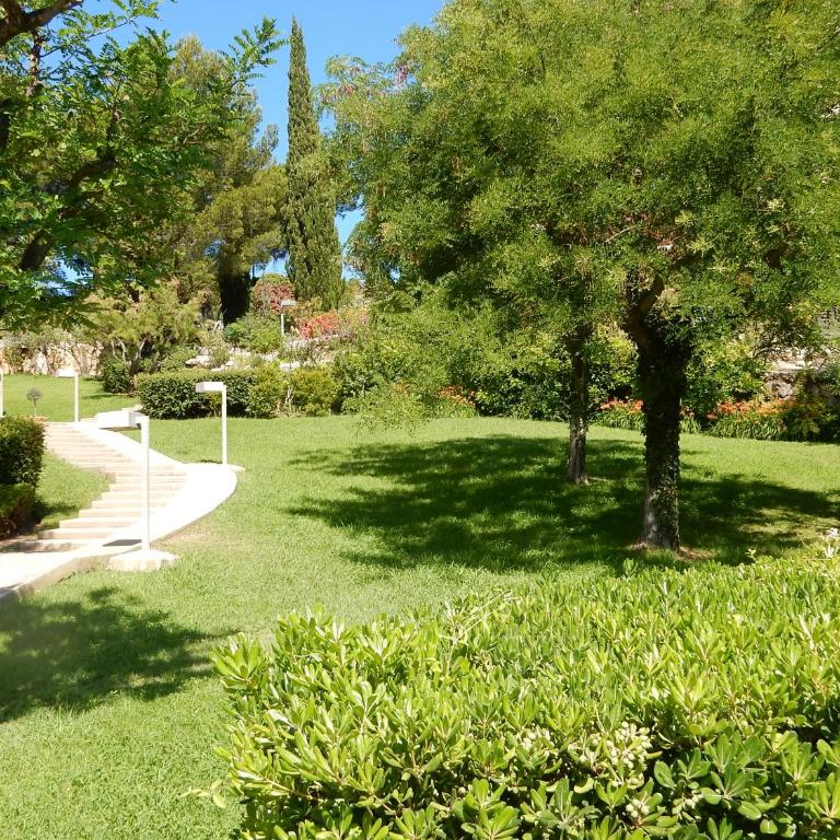 Bel appartement dans résidence calme - Apartment mit 2 Schlafzimmern - 39