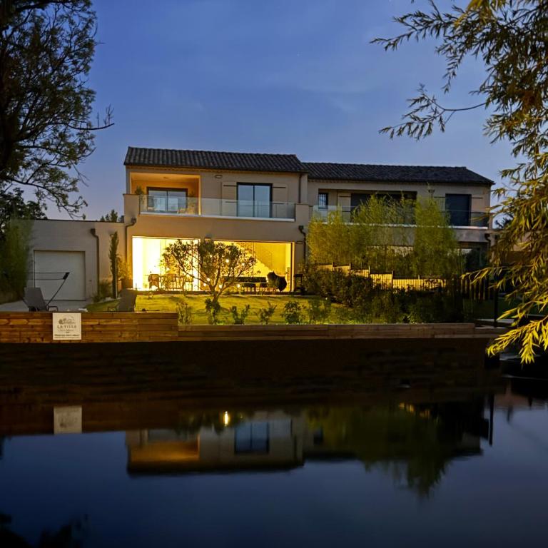 La Villa sur la Sorgue - Bord de l'eau et centre ville à L'Isle sur la Sorgue - Villa 3 Chambres - 2