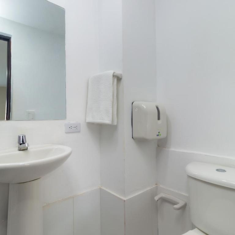 Hotel Avexi Suites By GEH Suites - Habitación Doble Estándar - 7