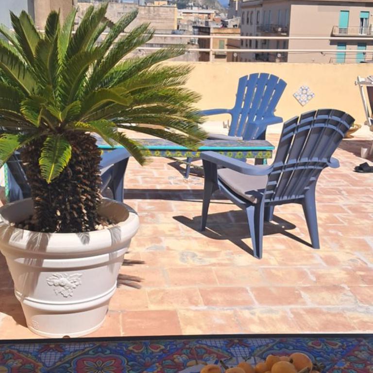 LA TERRAZZA ILLUMINATA luxury ROOFTOP - Appartamento Deluxe con 2 Camere da Letto e Balcone - 80