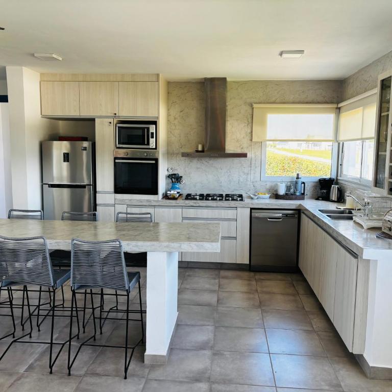 La Azula - Four-Bedroom House - 6