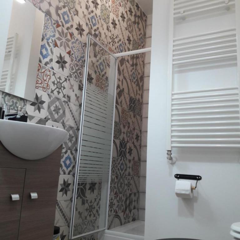 Testa o Croce Casa Vacanze - Camera Matrimoniale/Doppia con Letti Singoli con Bagno Privato Esterno - 6