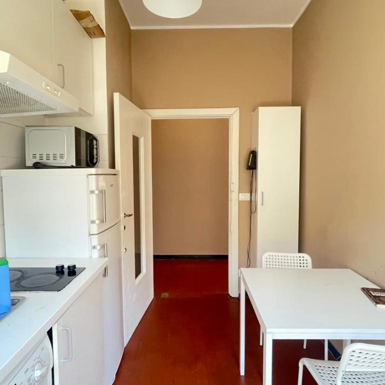 Best Price Guaranteed - Affordable Rooms - 24H Check-in - Genova Center - Chambre Double - 29