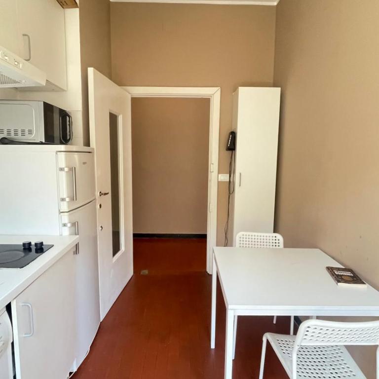 Best Price Guaranteed - Affordable Rooms - 24H Check-in - Genova Center - Chambre Double - 31