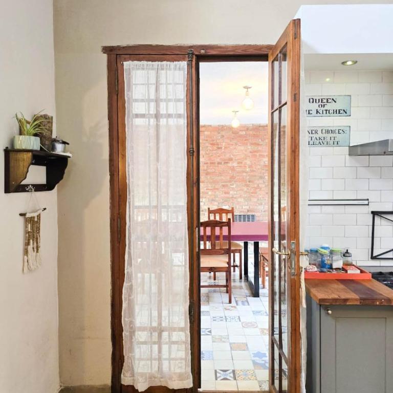 Hermosa casa de veraneo con pileta - Three-Bedroom House - 16