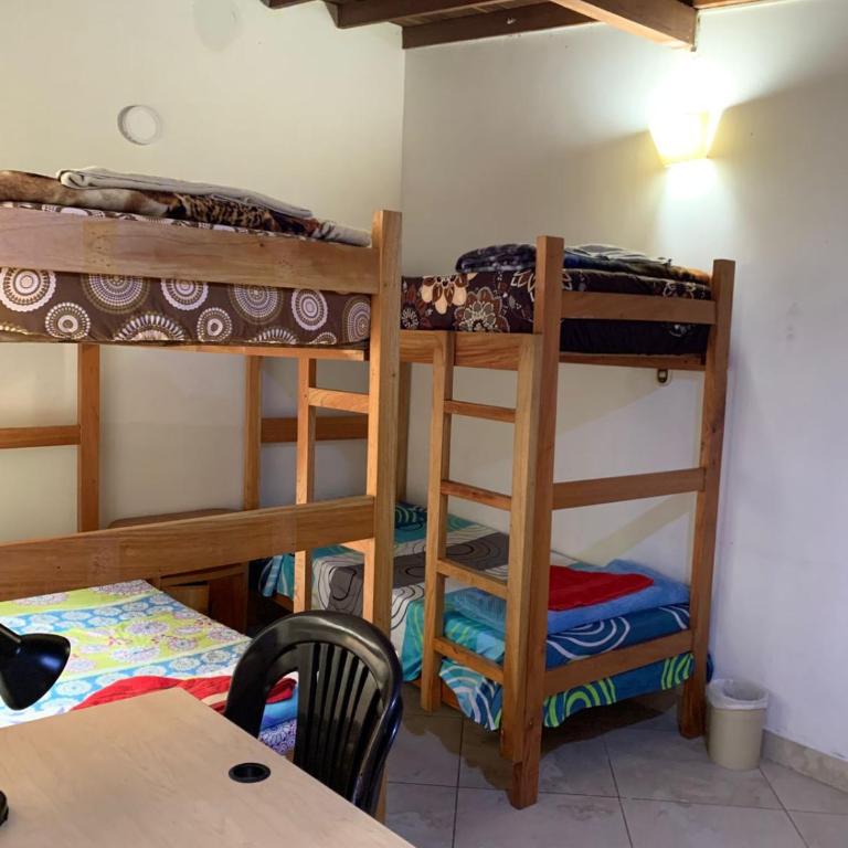 Hostal SAVEVA - Cama individual en habitación compartida - 4 camas - 1