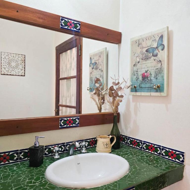 Hermosa casa de veraneo con pileta - Three-Bedroom House - 18