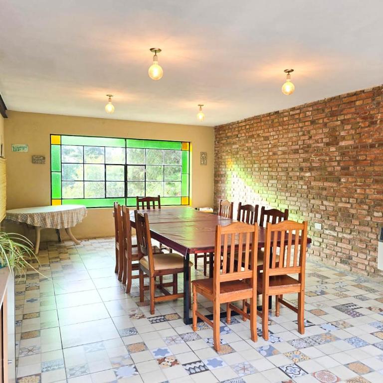 Hermosa casa de veraneo con pileta - Three-Bedroom House - 19