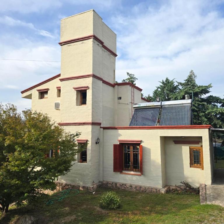 Hermosa casa de veraneo con pileta - Three-Bedroom House - 4