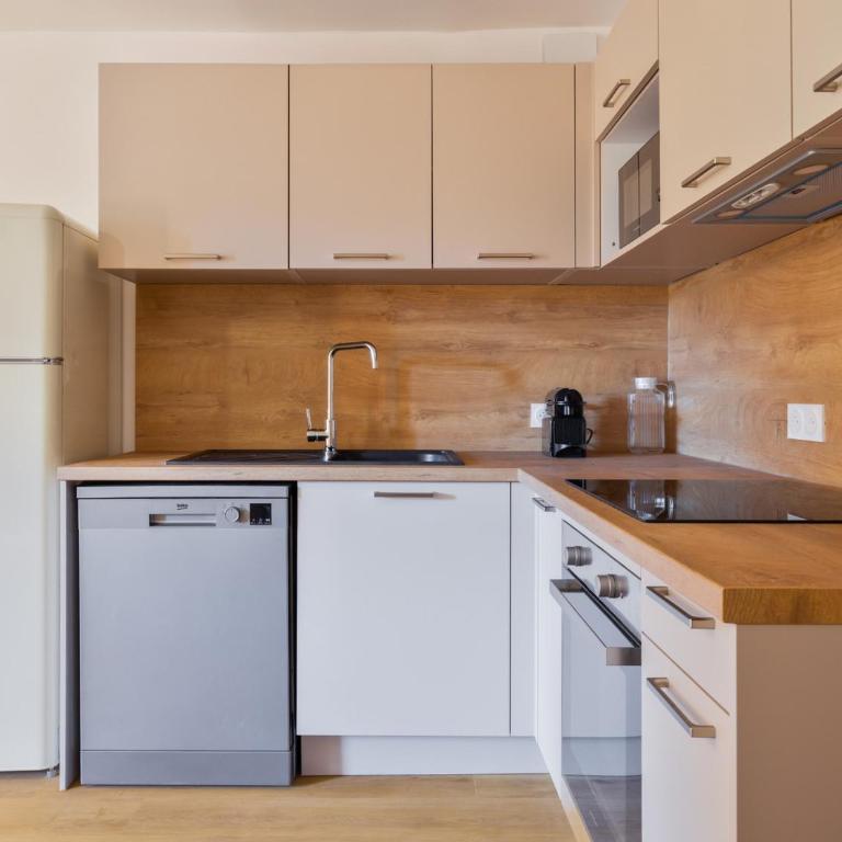 Appartement familial 4 adultes + 4 enfants, proche village, parking - Appartement 2 Chambres - 14