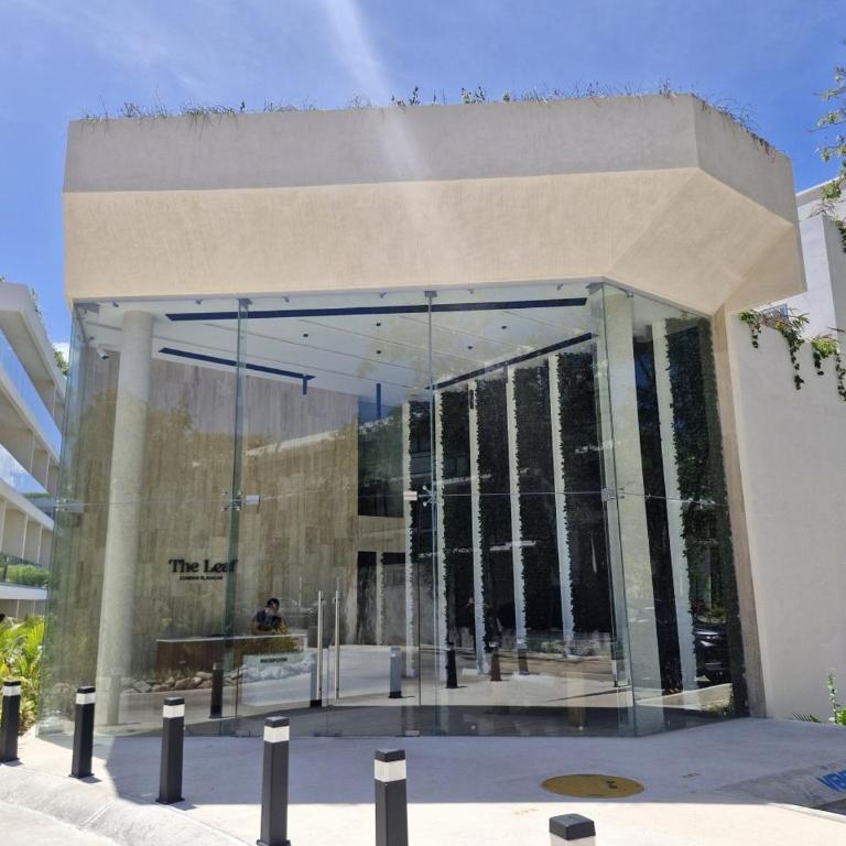 Stylish Apt with Private Balcony, Pool and Gym - Appartement - 66