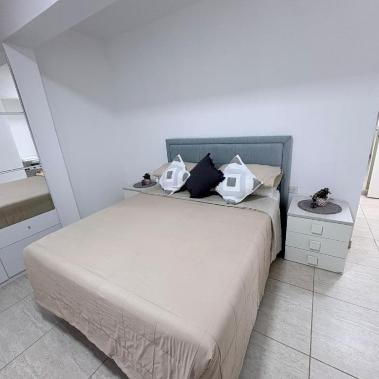 Karina Apartamentos - Two-Bedroom Deluxe Apartment with Balcony - 24