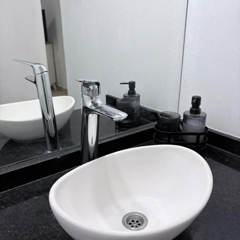 Karina Apartamentos - Two-Bedroom Deluxe Apartment with Balcony - 27