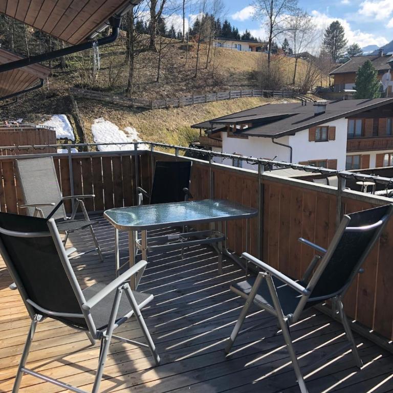Sunny apartment with balcony and mountain views - Apartment mit 2 Schlafzimmern - 3