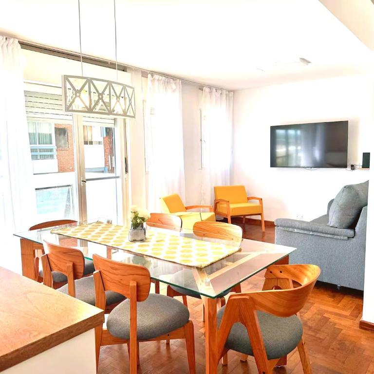 Departamento 3 Dormitorios con Vista al Paraná - 6 Pax by Lofty - Three-Bedroom Apartment - 1
