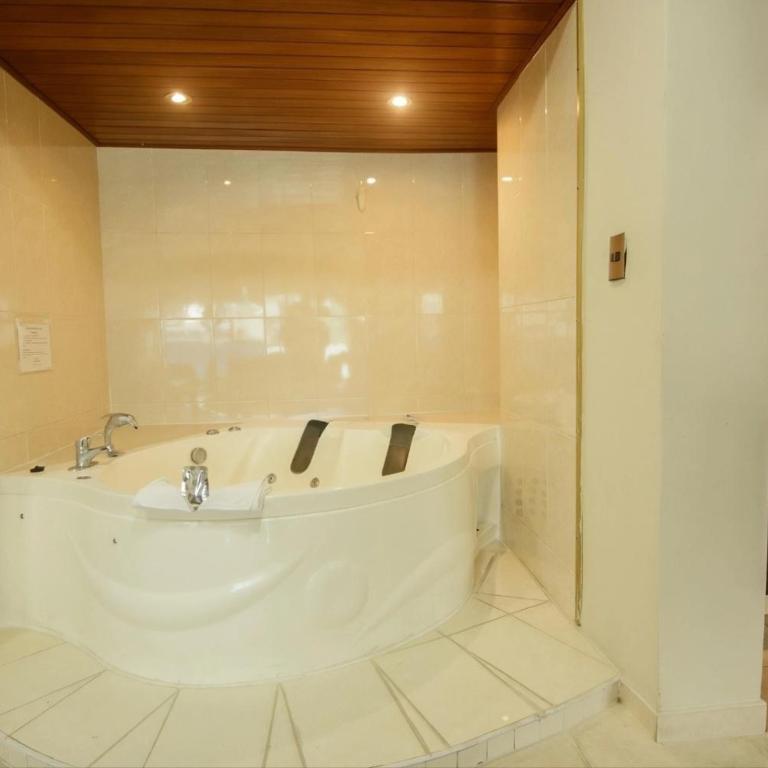 Epiqus Hotel - Suite Deluxe con bañera de hidromasaje - 7