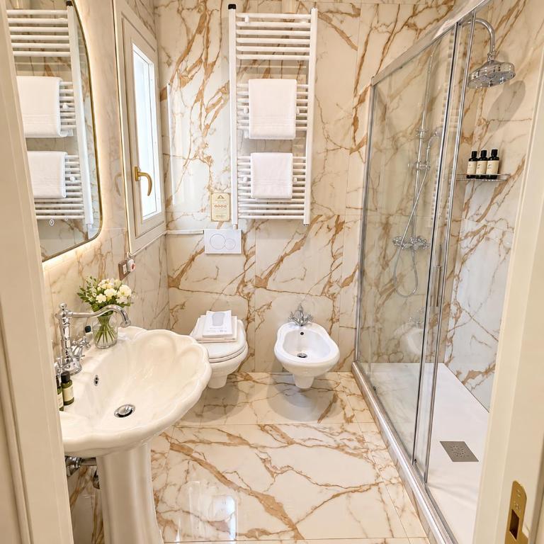 Hotel Aldobrandini - Suite Queen - 15