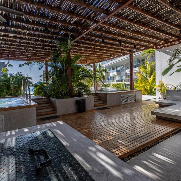 2BR 2BA Apt Baia Kristal Cartagena Crystal Lagoon - Two-Bedroom Apartment with Balcony - 13