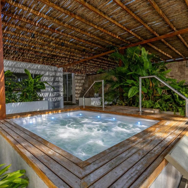 2BR 2BA Apt Baia Kristal Cartagena Crystal Lagoon - Two-Bedroom Apartment with Balcony - 15