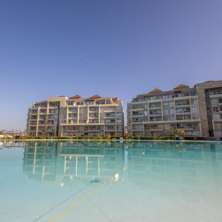 2BR 2BA Apt Baia Kristal Cartagena Crystal Lagoon - Two-Bedroom Apartment with Balcony - 14