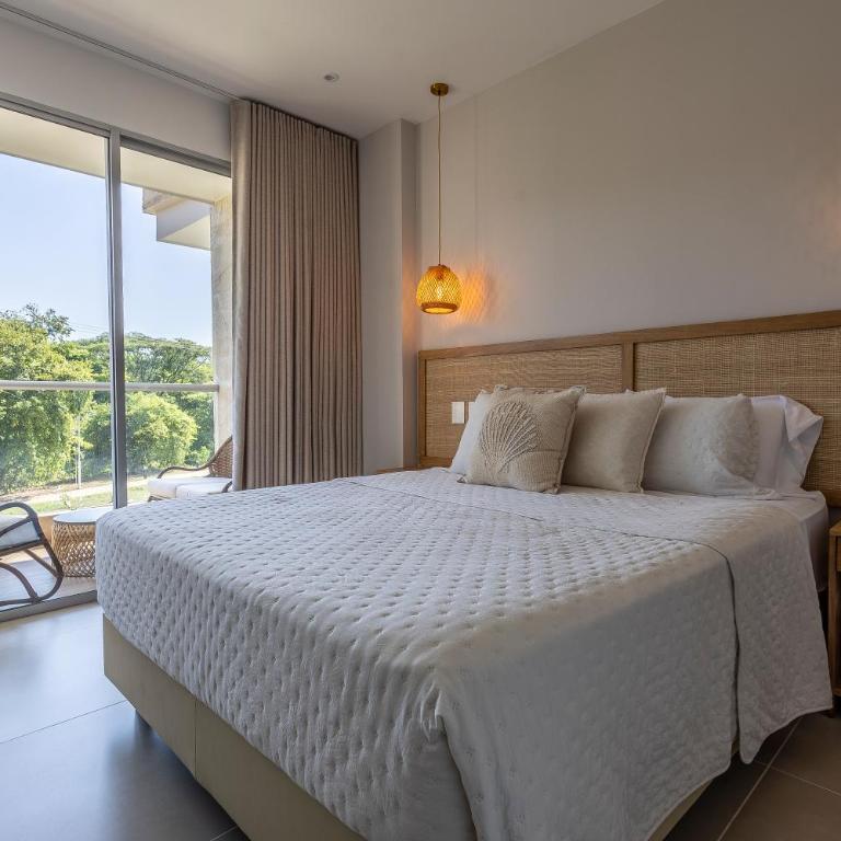2BR 2BA Apt Baia Kristal Cartagena Crystal Lagoon - Two-Bedroom Apartment with Balcony - 18