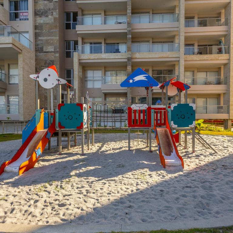 2BR 2BA Apt Baia Kristal Cartagena Crystal Lagoon - Two-Bedroom Apartment with Balcony - 28