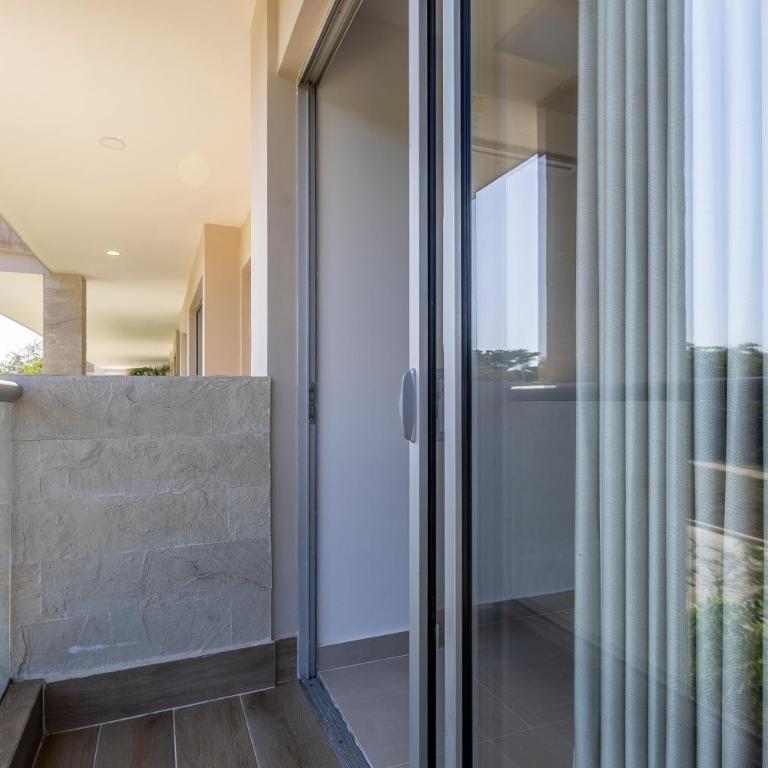 2BR 2BA Apt Baia Kristal Cartagena Crystal Lagoon - Two-Bedroom Apartment with Balcony - 30
