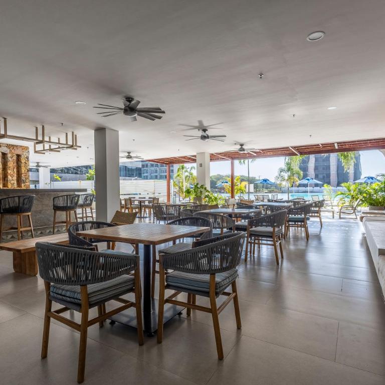2BR 2BA Apt Baia Kristal Cartagena Crystal Lagoon - Two-Bedroom Apartment with Balcony - 47