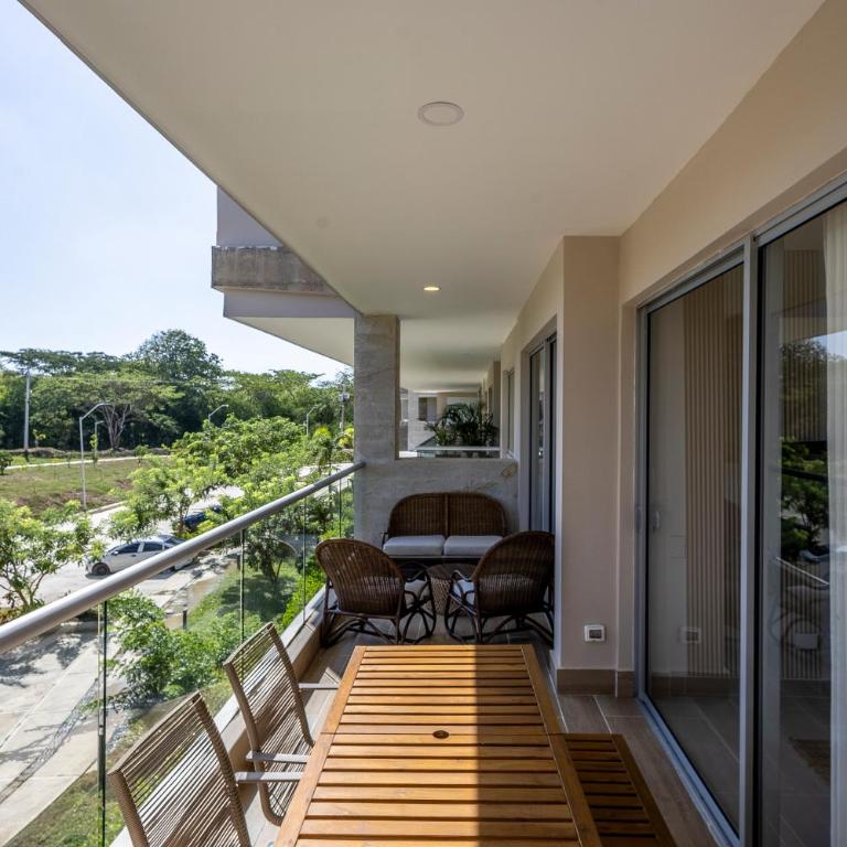 2BR 2BA Apt Baia Kristal Cartagena Crystal Lagoon - Two-Bedroom Apartment with Balcony - 33