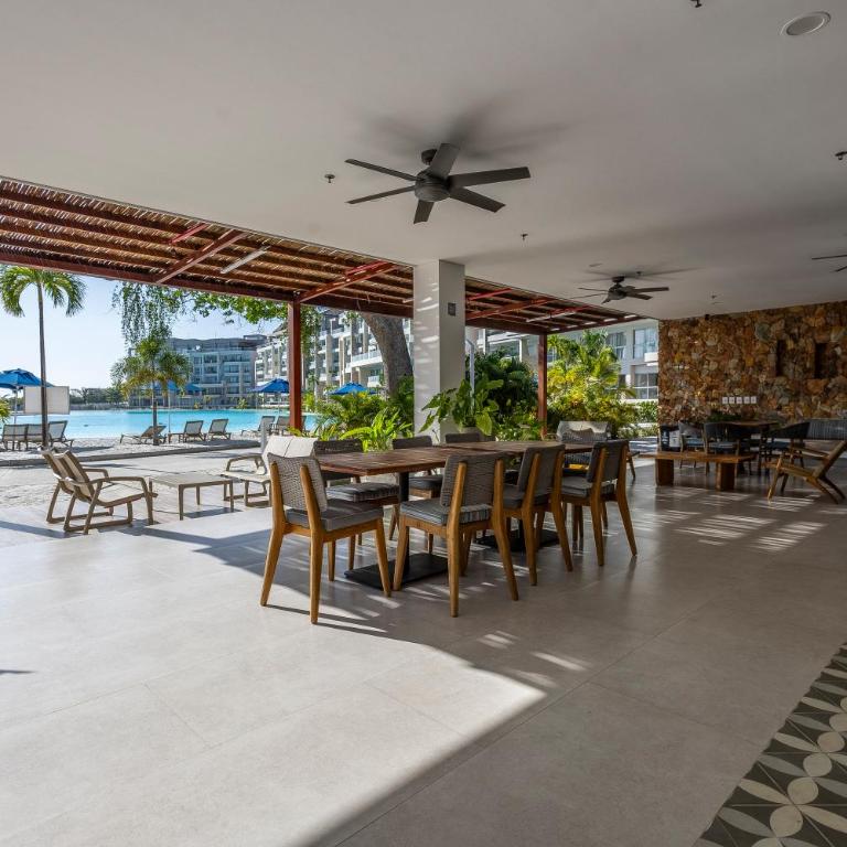 2BR 2BA Apt Baia Kristal Cartagena Crystal Lagoon - Two-Bedroom Apartment with Balcony - 49