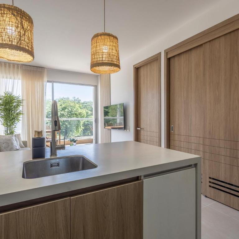 2BR 2BA Apt Baia Kristal Cartagena Crystal Lagoon - Two-Bedroom Apartment with Balcony - 9