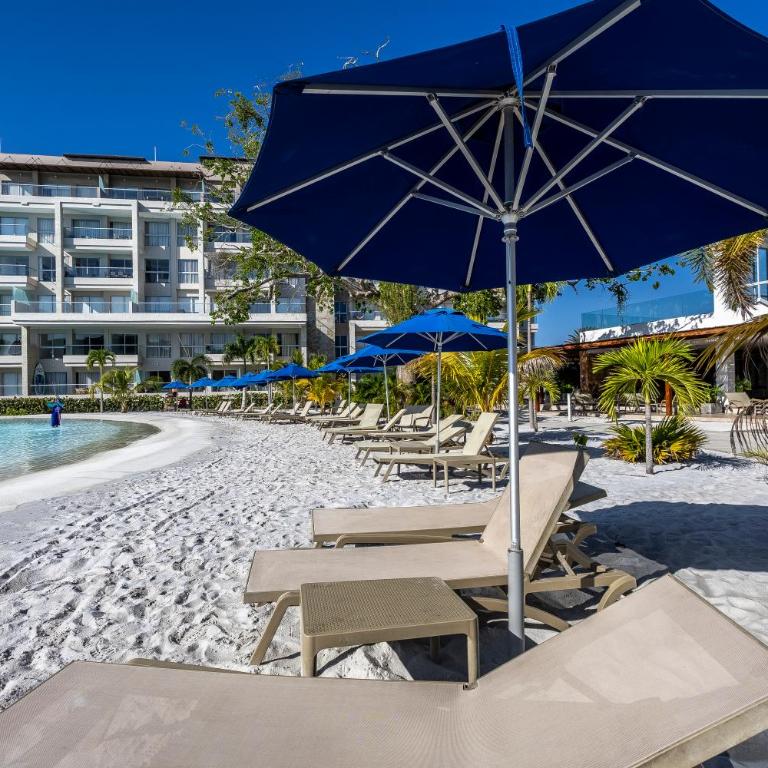 2BR 2BA Apt Baia Kristal Cartagena Crystal Lagoon - Two-Bedroom Apartment with Balcony - 50