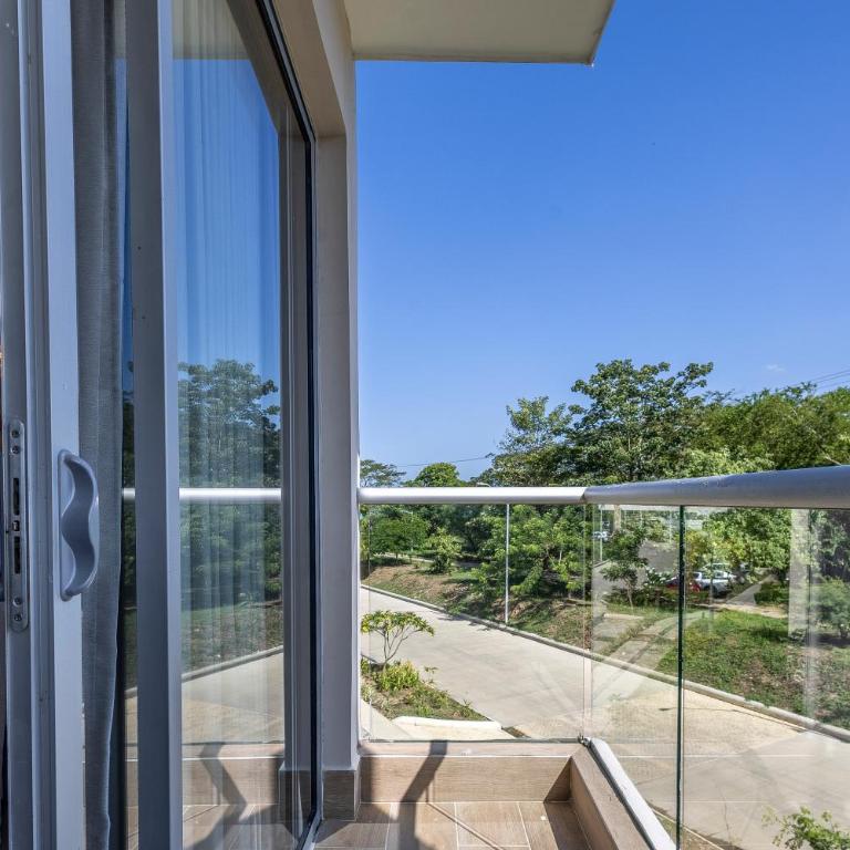 2BR 2BA Apt Baia Kristal Cartagena Crystal Lagoon - Two-Bedroom Apartment with Balcony - 44