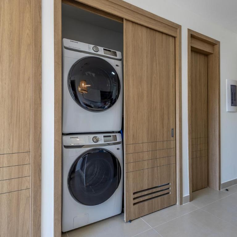 2BR 2BA Apt Baia Kristal Cartagena Crystal Lagoon - Two-Bedroom Apartment with Balcony - 12