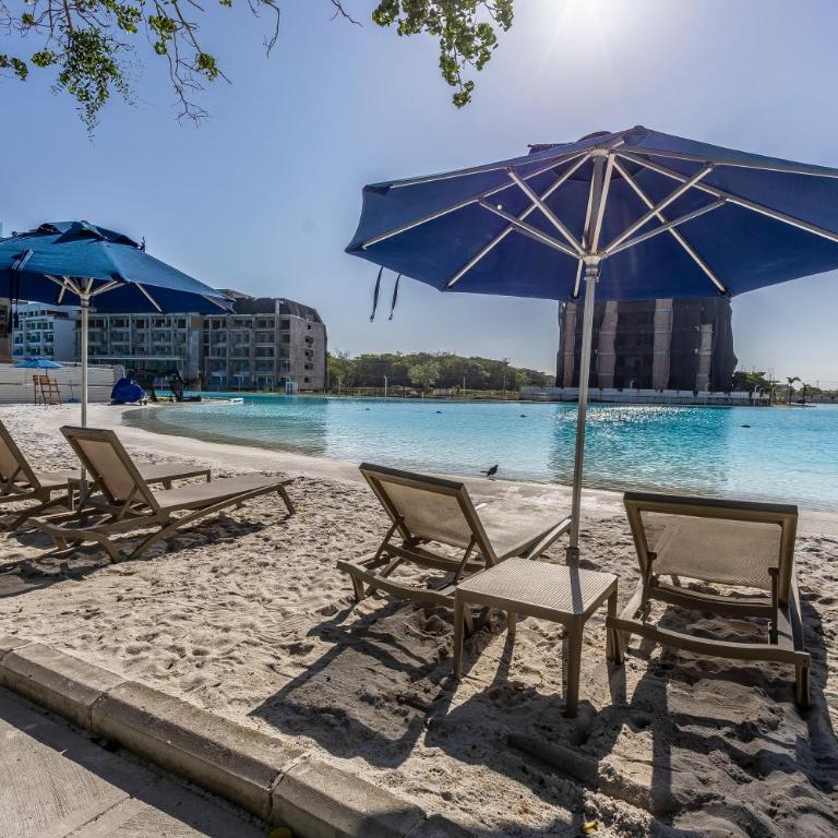 2BR 2BA Apt Baia Kristal Cartagena Crystal Lagoon - Two-Bedroom Apartment with Balcony - 52