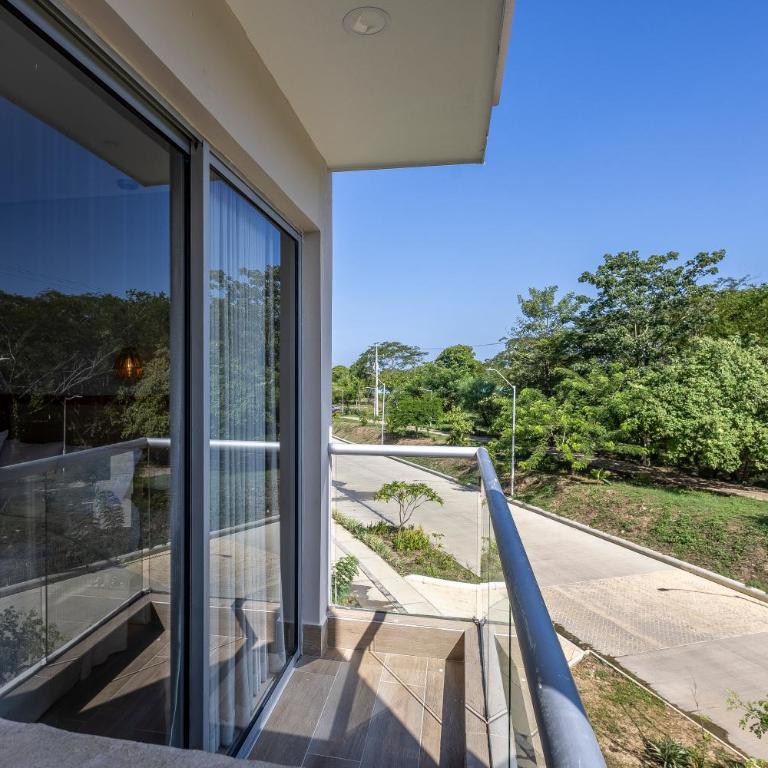 2BR 2BA Apt Baia Kristal Cartagena Crystal Lagoon - Two-Bedroom Apartment with Balcony - 45