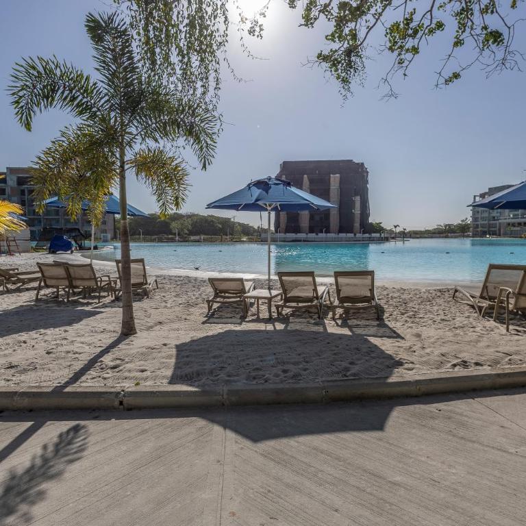 2BR 2BA Apt Baia Kristal Cartagena Crystal Lagoon - Two-Bedroom Apartment with Balcony - 54