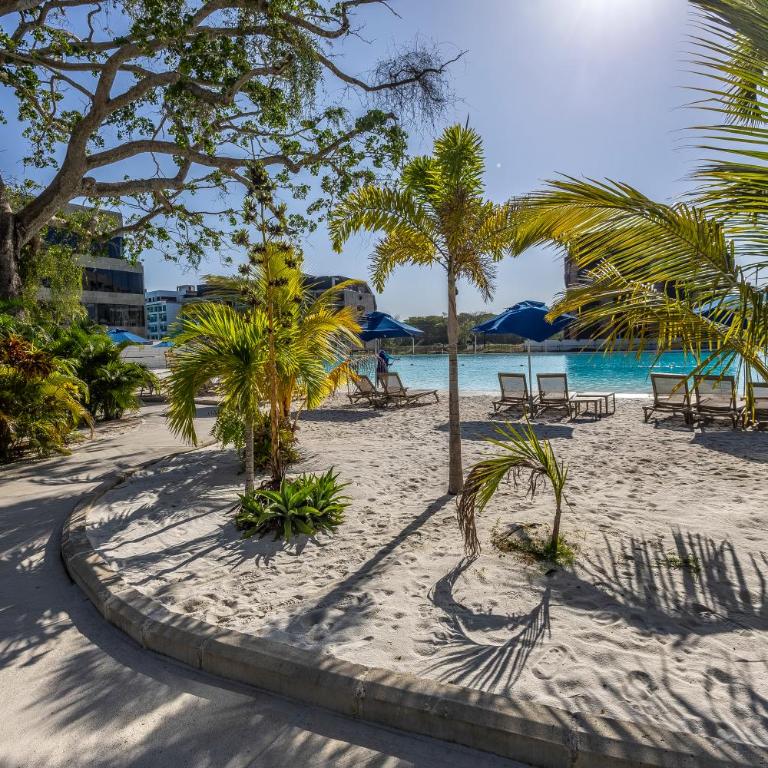 2BR 2BA Apt Baia Kristal Cartagena Crystal Lagoon - Two-Bedroom Apartment with Balcony - 61