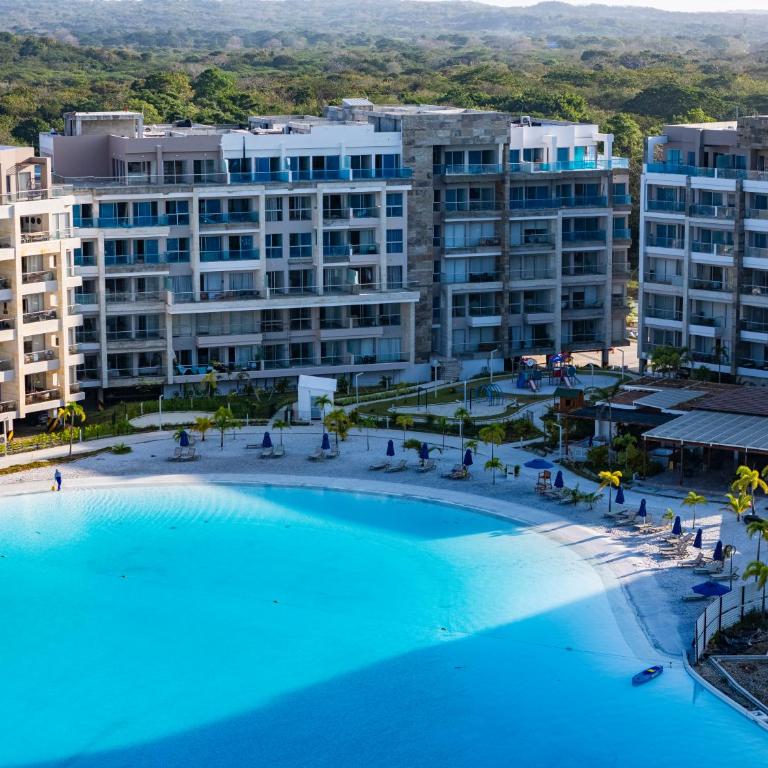 2BR 2BA Apt Baia Kristal Cartagena Crystal Lagoon - Two-Bedroom Apartment with Balcony - 67