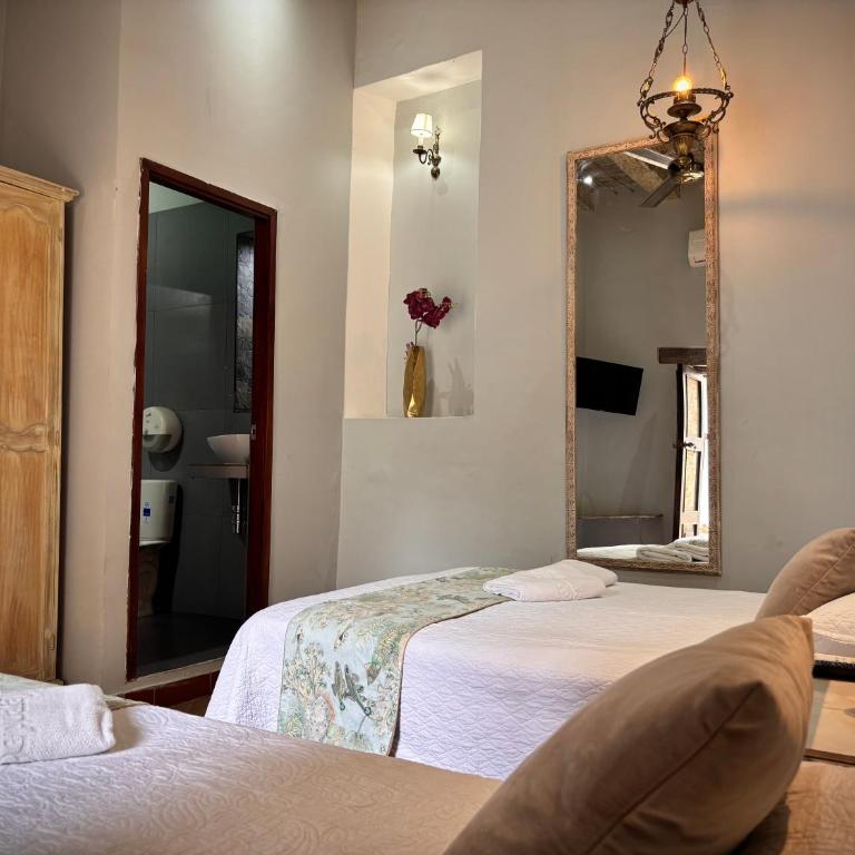 Cartagena Legends - Basic Triple Room - 7