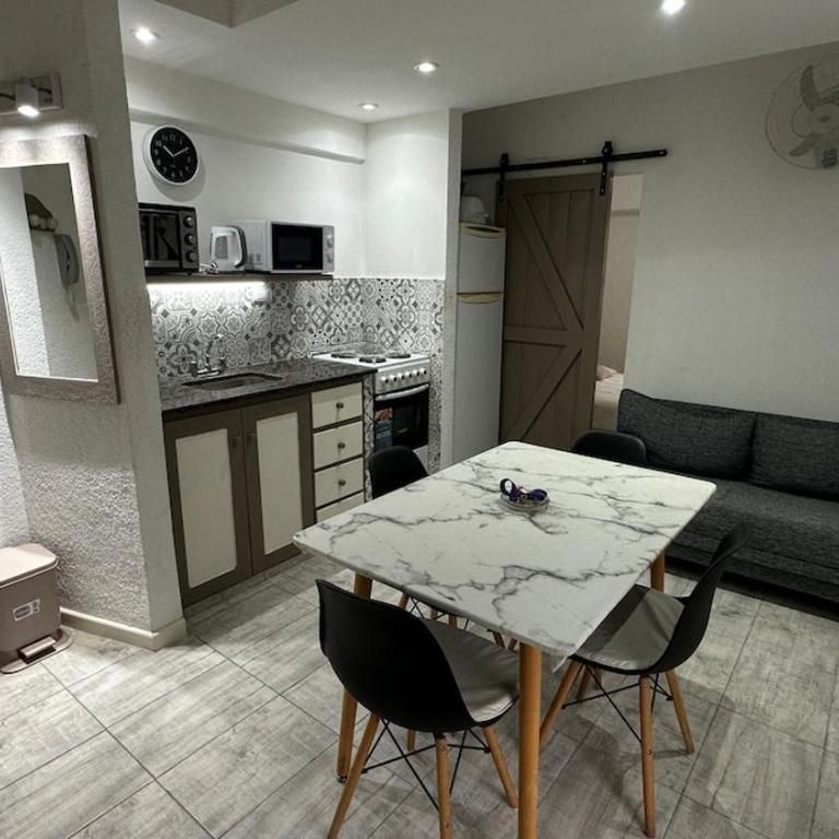 Departamento con balcón a 50 metros del mar - Apartamento de 1 dormitorio - 1